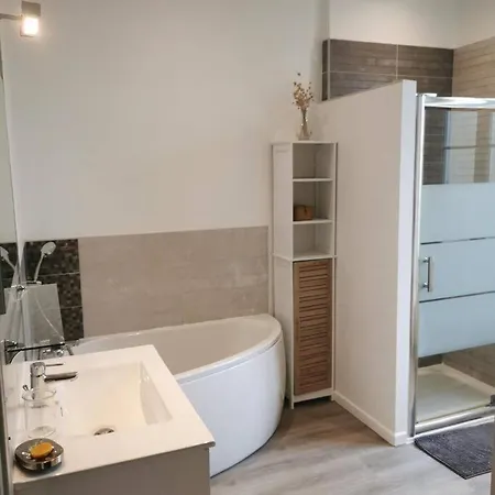Agreable Maison De Ville, De 1 A 6 Personnes, A 5 Min A Pied Du Centre De